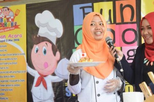 1463623128358