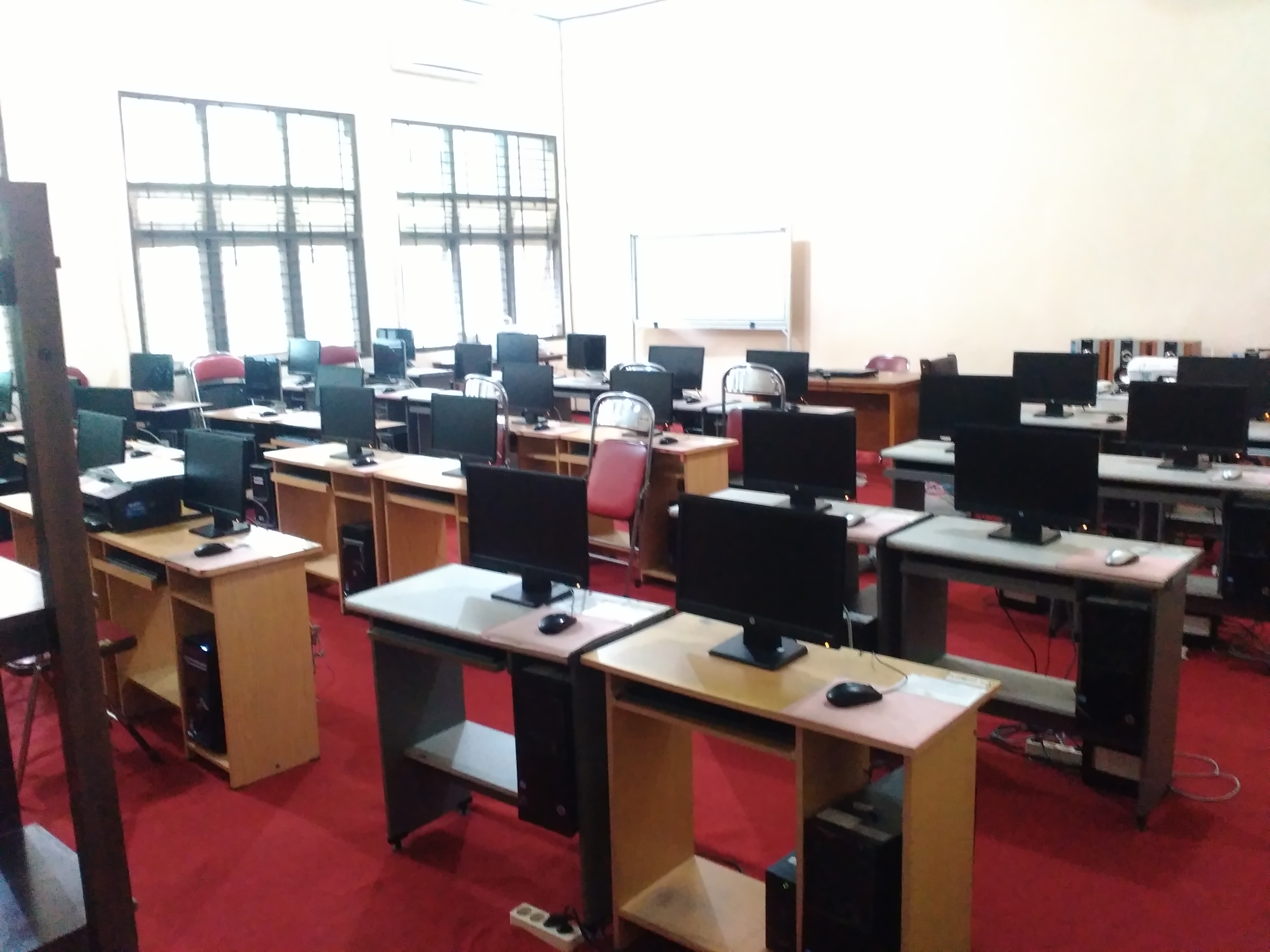 LABORATORIUM KOMPUTER