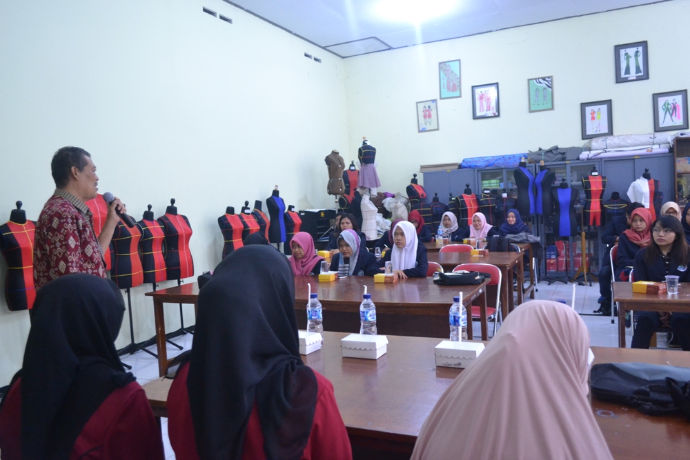 Workshop Program Kreativitas Mahasiswa (PKM) Tingkat 2 Tahun 2017 Jurusan Teknologi Industri FT-UM