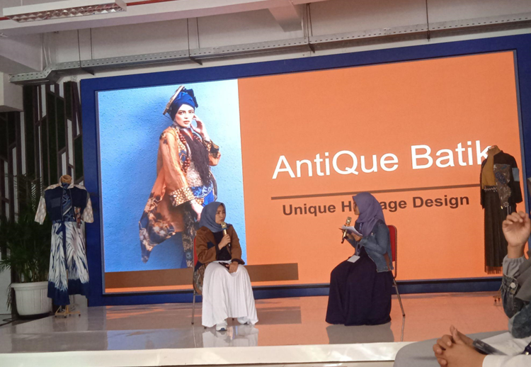 Kombinasikan Jeans dengan Batik Sensoji Menjadi Incaran Semua Kalangan